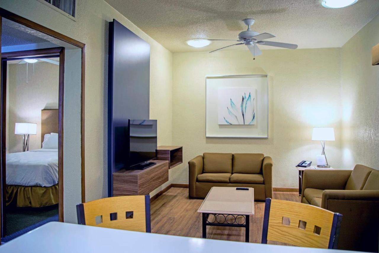 Holiday Inn Hotel & Suites Chihuahua By Ihg Exteriör bild