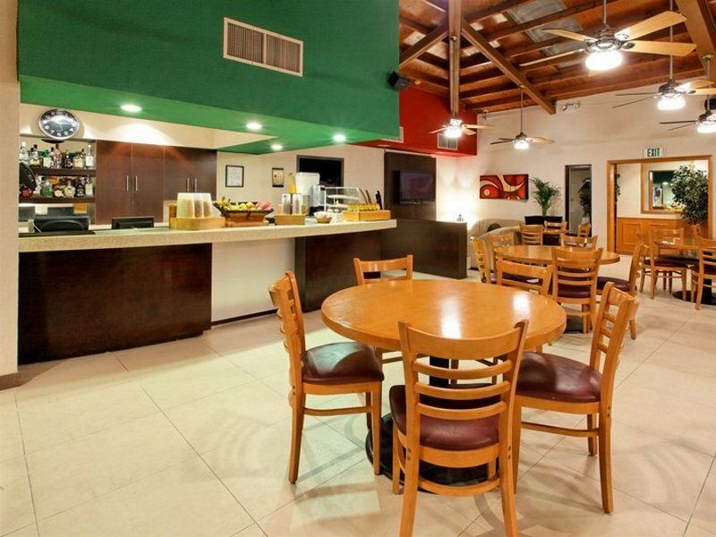 Holiday Inn & Suites Chihuahua Expo By Ihg Exteriör bild